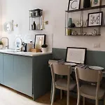 New Elegant Flat 3 Min From Station.
