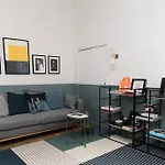 New Elegant Flat 3 Min From Station. דירה
