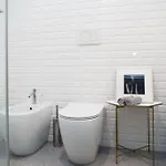 דירה New Elegant Flat 3 Min From Station. *