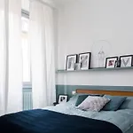 New Elegant Flat 3 Min From Station. דירה *