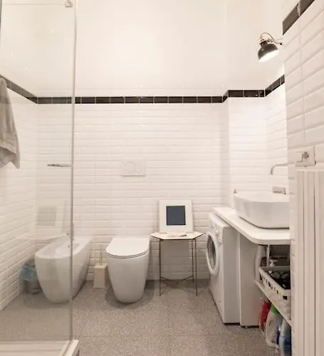 Apartment New Elegant Flat 3 Min From Station. *