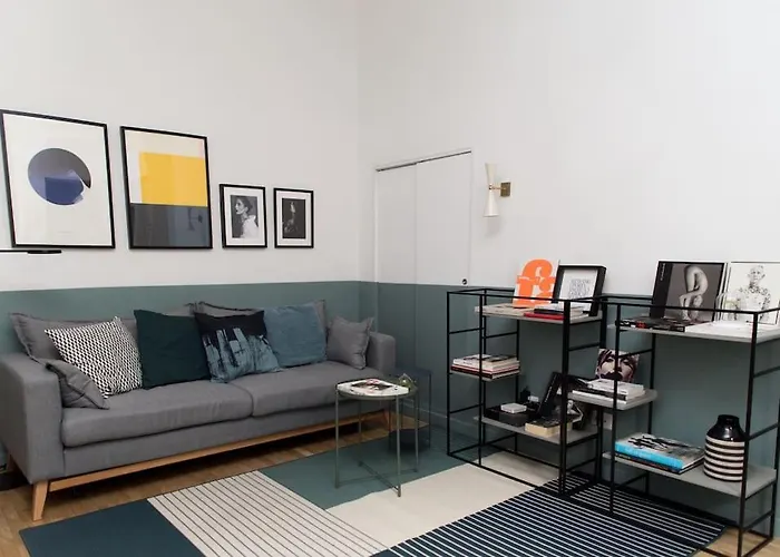 New Elegant Flat 3 Min From Station. Apartment