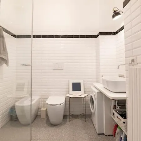 Apartment New Elegant Flat 3 Min From Station. *