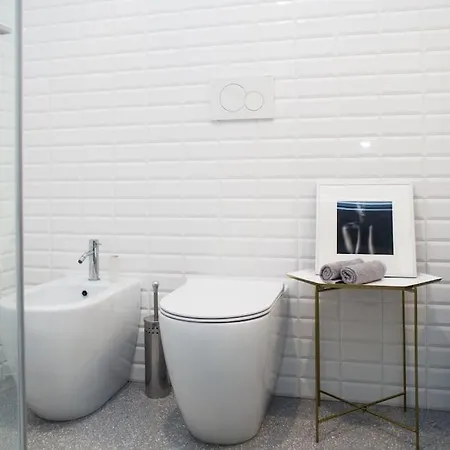 Apartment New Elegant Flat 3 Min From Station. *
